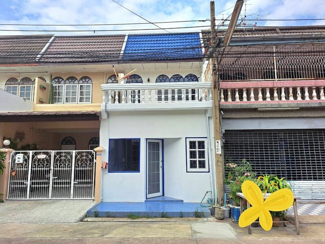 รหัส# TO822 ขายทาวน์เฮ้าส์ 2 ชั้น 3 ห้องนอน หมู่บ้านเสนาวิลล่า84 ถนนแฮปปี้แลนด์ ใกล้เดอะมอลล์บางกะปิ อยู่ถนนเมน ค้าขายได้*** ราคาขาย 3,190,000 บาท ทาวน์เฮ้าส์ 2 ชั้น หมู่บ้านเสนาวิลล่า84 ถนนแฮปปี้แลนด์ ใกล้เดอะมอลล์บางกะปิ เนื้อที่ 18 ตารางวา3 ห้องนอน 2 ห้องน้ำ ระเบียง หน้า-หลัง อยู่ถนนเมน ค้าขายได้ ใกล้รถไฟฟ้าสีเหลืองเพียง 1 ก.มใกล้เดอะมอลบางกะปิ/ ห้างน้อมจิตร /ตะวันนา /โลตัส/ ร