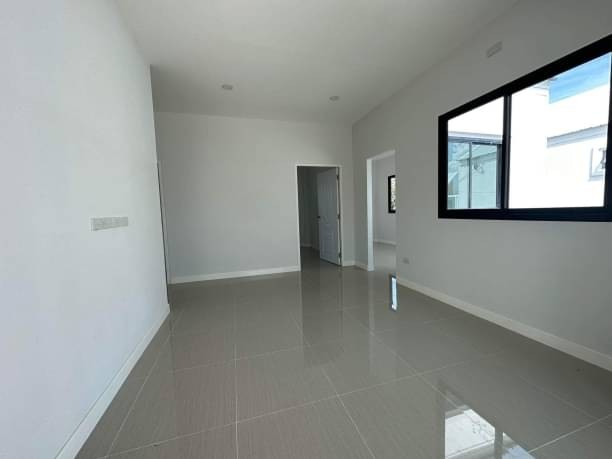 โซนท่ารั้ว ราคาเริ่มต้นที่ 1.59 ล้าน 61.6 ตรว. บ้านสร้างใหม่ สไตล์โมเดิร์น วิวนอกเมือง ใกล้เมือง เดินทางสะดวกสบาย