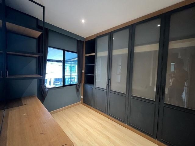 PT12 ขาย บ้านเดี่ยว โครงการ อารียา โคโม่ 1 บางนา-วงแหวน Areeya Como1 ใกล้เมกะบางนา ถ.บางนา-ตราด กม.8 ต.บางแก้ว อ.บางพลี จ.สมุทรปราการราคาขาย 6,490,000 บาทติดต่อ คุณช่อผกา 0616198565 LINE 0616198565บ้านเดี่ยว 2 ชั้น โครงการอารียา โคโม่ 1 บางนา-วงแหวนเนื้อที่ 39.7 ตรว. พื้นที่ใช้สอย 180-200 ตรม.4 ห้องนอน 3 ห้องนํ้า1 ครัวไทย 1 ครัวฝรั่ง2 ห้องอเนกประสงค์1 ห้องรับแขก1 ห้องเก็บของเตาไฟฟ้า เตาแก๊สพร้อมที่ดูดควัน 2 ชุดจอ