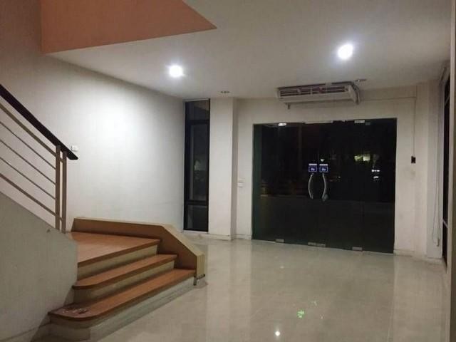 POR3437 ให้เช่า อาคาร สำนักงาน บ้านกลางกรุง Office Park ริมถนนใหญ่ บางนา-ตราด กม 3 ตรงข้ามโรงพยาบาลไทยนครินทร์