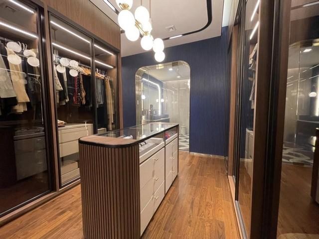 PT12 ขาย บ้านเดี่ยวหรู แกรนด์ บางกอก บูเลอวาร์ด อีสต์ พระราม 9 (Grand Bangkok Boulevard East Rama 9) เลียบถนนกาญจนาภิเษก เชื่อมต่อกรุงเทพกรีฑา สู่ใจกลางเมืองพระราม 9 *** ราคาขาย 79,000,000 บาทติดต่อ คุณช่อผกา 0616198565 LINE 0616198565บ้านเดี่ยวหรู 3 ชั้น โครงการ แกรนด์ บางกอก บูเลอวาร์ด อีสต์ พระราม 9 (Grand Bangkok Boulevard East Rama 9)เนื้อที่ 102.40 ตร.วา พื้นที่ใช้สอย 608 ตรม.5 ห้องนอน 6 ห้องน้ำ 1 ห้องรับแขก3 ห้องพักผ่อน 1 ห้องครัว1 ห้องรับประท