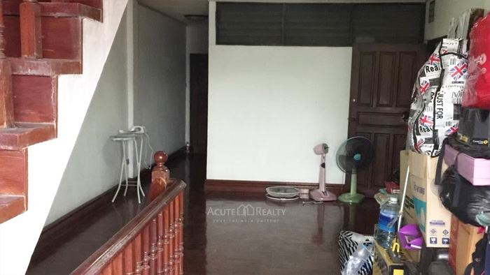 ขายและให้เช่า ตึกแถว 2 คูหา ติดถนน MRT ลาดพร้าว 71 ใกล้ลาดพร้าวซอย 71