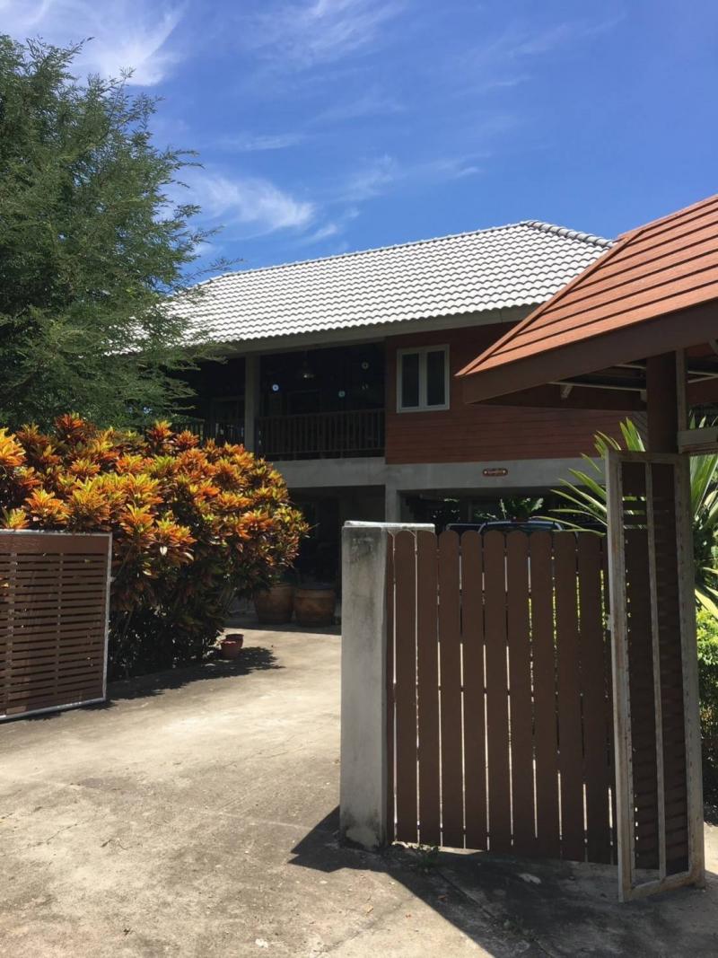 ##บ้านพร้อมที่ดิน ปากช่อง-เขาใหญ่ ใกล้โบนันซ่า (ขายราคาพิเศษ!!)โซน:ปากช่อง  เขาใหญ่  นครราชสีมาที่ตั้ง: ต.ขนงพระ  อ.ปากช่อง  จ.นครราชสีมาลักษณะโดยทั่วไป-บ้านเดี่ยว  2 ชั้น พร้อมที่ดินเนื้อที่  18-0-22  ไร่ (ติดสิมาลินทร์รีสอร์ท)-ที่ตั้ง 69/1 ม.6 ต.ขนงพระ  อ.ปากช่อง  จ.นครราชสีมา -ที่ดินพร้อมบ้านหลังใหญ่ 3 ห้องนอน,  2 ห้องน้ำ,  1 ห้องครัว,  1 ห้องโถง,  โรงจอดรถ-แถมฟรี!! เครื่องปรับอากาศ  แทง�