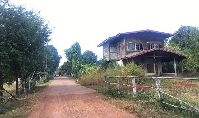 รายละเอียดเพิ่มเติมCode ID : PKK02-08393ราคาขาย       1,630,000 บาท- ขนาดพื้นที่ :  583 ตร.ว (1 ไร่ / 1 งาน / 83 ตร.ว)- พื้นที่ใช้สอย :   96 ตร.ม- จำนวนห้อง :   1 ห้องนอน 1 ห้องน้ำ- จอดรถ :   1-2 คัน- บ้านเดี่ยว :    1 ชั้น- บ้านเดี่ยวหันทางทิศ :- อายุอาคาร :     17 ปีพิกัดทรัพย์ :     https://maps.app.goo.gl/L1JMN52WVgi5Ej8m6สถานที่ใกล้เคียง- ใกล้วัดศรีสุข- ใกล้โรงเรียนบ้านเหล่าศรีโหนโห่- ใกล้วัดป่าโพธิญาณ- ใกล้วัดศรีมงคลสอบถามเพิ่มเติม/นัดชมโทร. 097-419-5982(