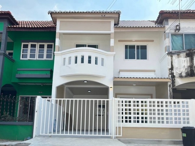 ติดถนนบางกรวย_ไทรน้อย ติดกับแม็คโครและโลตัส//ไทวัสดุ//ใกล้ตลาดสมบัติบุรี//ตลาดบัวทองเคหะ//โรงพยาบาลกรุงไทยห่างจากถนนกาญจนาภิเษกเพียง 500 เมตรม.แลนด์วิลล่า หน้าบ้านหันทิศเหนือรายละเอียด-เนื้อที่ 19.5 ตารางวา-3 นอน -2 น้ำ -1ห้องครัว -หน้าบ้านกว้าง 6 เมตร-จอดรถได้1คันและมีบริเวณนั่งเล่นหน้าบ้านราคา 1,890,000บาทฟรีค่าโอน//ภาษี//อากรนั ด ช ม บ้ า น ไ ด้ ทุ ก วั นคลิ๊กลิ้งLline :https://lin.ee/GW7ho