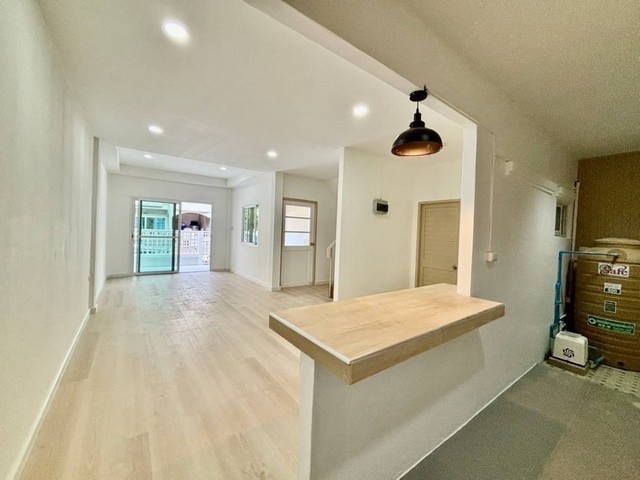 ม.แลนด์วิลล่า หน้าบ้านหันทิศเหนือ ติดถนนบางกรวย ไทรน้อย