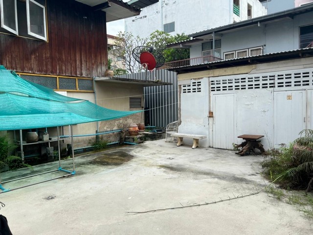 ขาย ที่ดิน ซอยนราธิวาส 13 ขนาดรวม 79 ตรว. เหมาะปลูกบ้านและอพาร์ทเม้นท์ ราคา 16.9 ล้านบาท