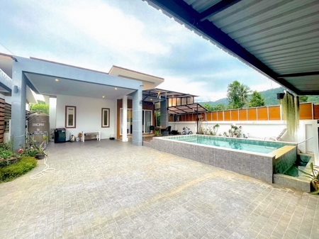 Announcement for sale of land with buildings, detached house with swimming pool.Mountain view, 2 bedrooms, near Na Mueang Waterfall, area 68 sq m.Na Mueang Subdistrict, Koh Samui District, Surat Thani Province.Highlights-Single house, 2 bedrooms/2 bathrooms- There is a kitchen area / there is a leak around / there is a parking area- There is space to use a necklace/there is a swimming pool/view of the mountains..Just 5-10 minutes-Koh Samui Provincial Court- Hua Thanon Beach-Na Mueang Waterfall- Phru Na Mueang Stadium.You can own it for just 3,500,000 baht.[Welcome to give advice on loans from all banks].If interested, contact - ask for more information.Tel. 063-080-6902 Khun Pang      089-633-1978 Khun PanLine:https://line.me/ti/p/Mfahgb8dXc#House for sale in front of the city #House for sale Koh Samui #Cheap house for sale in Samui#Villa for sale Koh Samui #Baan Koh Samui