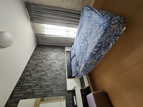 ขายไอคอนโด สุขุมวิท105 ซอยลาซาล บางนา ทำเลดี เดินทางสะดวก ใกล้โรงเรียน โรงพยาบาลและตลาดรายละเอียดห้อง-1 ห้องนอน 1 ห้องน้ำ– ขนาด 31 ตร.ม– ตึก A3 ชั้น6– ห้องรับแขก– โซนทานข้าว– ห้องครัว– ระเบียงแถมฟรีอุปกรณ์ภายในห้อง– แอร์ 2 ตัว (เจ้าของแยกคอมเพรสเซอร์เป็น 1 ต่อ 1 เอง ทางโครงการให้เป็นคอมรวม2ตัว ทำให้แอร์ระบายความรัอนได้ไม่ดีมีปัญหาง่าย)– เฟอร์นิเจอร์ โต๊ะทานข้าว ตู้