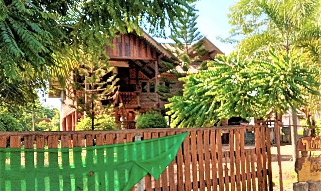 รายละเอียดเพิ่มเติมCode ID :    PKK02-15381ราคาขาย      1,965,000 บาท- ขนาดพื้นที่ :  186 ตร.ว (1 งาน / 86 ตร.ว) - พื้นที่ใช้สอย :   320 ตร.ม- จำนวนห้อง :  2 ห้องนอน 2 ห้องน้ำ - จอดรถ :       1-2 คัน- บ้านไม้   :   2 ชั้น- บ้านไม้หันทางทิศ :- อายุอาคาร :   11 ปีพิกัดทรัพย์ :    https://maps.app.goo.gl/vNEL6XXprT3wLvsN7สถานที่ใกล้เคียง- ใกล้มินิบิ๊กซี สาขาโรงพยาบาลธาตุพนม- ใกล้มินิบิ๊กซี ธาตุพนม นครพนม- ใกล้โลตัส ธาตุพนม - ใกล้โรงพยาบาลสมเด็จพระยุพราชธาตุ