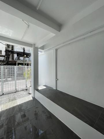 BS723 ขายอาคาร 3 ชั้น สร้างใหม่ เนื้อที่ 32.6 ใกล้มหาลัยหอการค้าไทย เดินทางสะดวกใกล้ถ.วิภาวดีรังสิต