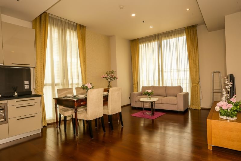 BH2506   Quattro by sansiri   2 bedrooms  for RENT60,000.- Baht/Month BH2506 Luxury Condominium by Sansiri on Sukhumvit 55 (Thonglor) Rd. Thonglor Soi 4 Two Bedroom ( 76 Sqm.) （corner room)Two Bathrooms (with Bathtub) Fully Furnished - Room  (14th Floor - Tower A) There are 28 floors.Facility  : Swimming Pool / Fitness /                   Lobby / 24-hour Security Service /              24-hour CCTV / Shuttle Service Rate      : 60,000.- Baht/Month             Minimum 1 Year Contractที่ตั้ง ซอยทองหล่อ 4 ถนนสุขุมวิท 55 แขวงคลองตันเหนือ เขตวัฒนา กรุงเทพมหานคร 10250Agent Postcontact : คุณบัว Bua Agent 0936464597, 0826914598Line : Bua093https://line.me/ti/p/VLsrAErtoXPL. Real Estate Broker http://www.kaibaanteedin.com บริการร