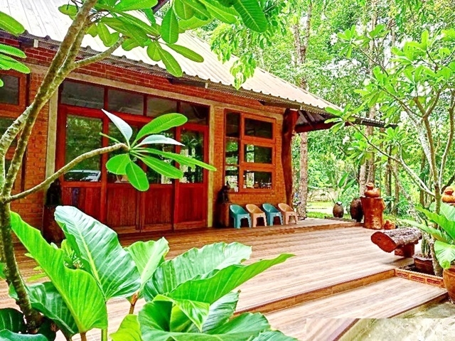  บรรยายธรรมชาติ วิทยาลัยชุมชนยโสธร 15ไร่ ให้เช่าบริหารโรงแรมสไตล์รีสอร์ท 18 ห้อง 1งาน 3,500ตรม. 14นอน 14น้ำ จอดรถได้หลายคัน 14แอร์