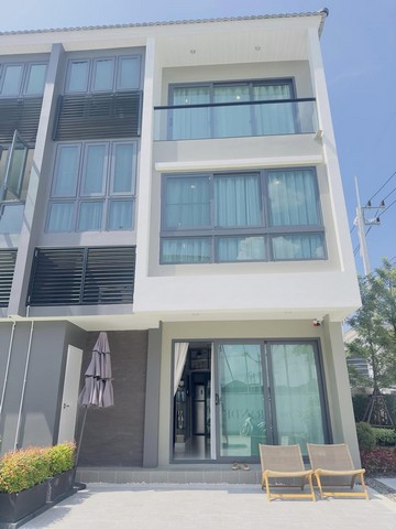 ขายทาวน์โฮมหรู 3 ชั้น “มือ1” ราคา 4.48 ลบ.  โครงการ ศุภาลัย เอสเซ้นส์ อ่างศิลา 