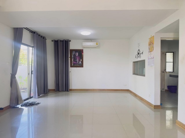 ขายบ้านแฝด มบ.ไลฟ์วัลเลย์ ศรีราชา  บ้านหัวมุม  พื้นที่ 39 ตร.ว.