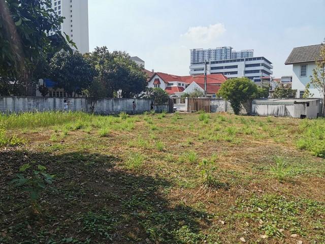 EPL-LS0258 ขายที่ดินถมแล้ว  ถ.บรมราชชนนี 10 บางพลัด เนื้อที่ดิน 190 ตารางวา ในหมู่บ้านภาณุวิลล่า บางพลัด ใกล้จุดขึ้นลงทางด่วน Central ปิ่นเกล้า ขาย 24 ล้านบาท: ติดต่อ : คุณ เอก  :  061-241 4954   &   083-017 9463   : Line Id : eak2325: กดลิ้งค์เพื่อเเอดไลน์ครับ :  https://line.me/ti/p/A6pc3MToug     :  https://line.me/ti/p/OLEY0bJTsV*** ราคาขาย 24 ล้านบาทที่ตั้ง:: หมู่บ้านภาณุวิลล่า ถ.บรมราชชนนี 10 แขวงบางบำหรุ เขตบางพลัด กทม.ที่ดินถมแล้ว ในหมู่บ้านภาณุวิลล่า บางพ�