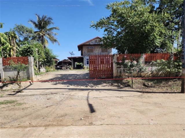 รายละเอียดเพิ่มเติมCode ID :    PKK02-15598ราคาขาย        1,982,000 บาท- ขนาดพื้นที่ :   277 ตร.ว (2 งาน / 77 ตร.ว) - พื้นที่ใช้สอย :   189.60 ตร.ม- จำนวนห้อง :   3 ห้องนอน 2 ห้องน้ำ - จอดรถ :         1-2 คัน- บ้านเดี่ยว  :    2 ชั้น- บ้านเดี่ยวหันทางทิศ :- อายุอาคาร :   7 ปีพิกัดทรัพย์ :   https://maps.app.goo.gl/giFAJhsE9PExn8m87สถานที่ใกล้เคียง- ใกล้โลตัส โกเฟรช ประตูกู่แก้ว- ใกล้โลตัส ขามเรียง มหาสารคาม- ใกล้ซีเจ ซูเปอร์มาร์เก็ต สาขาขามเรียง- ใกล้โลตัส โกเ