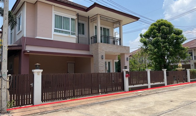 รายละเอียดเพิ่มเติมCode ID :    PKK02-13985ราคาขาย        3,381,000 บาท- ขนาดพื้นที่ :   79 ตร.ว - พื้นที่ใช้สอย :    190.25 ตร.ม- จำนวนห้อง :   3 ห้องนอน 2 ห้องน้ำ - จอดรถ :     1-2 คัน- บ้านเดี่ยว :    2 ชั้น- บ้านเดี่ยวหันทางทิศ :- อายุอาคาร :    9 ปีพิกัดทรัพย์ :   https://maps.app.goo.gl/nswzd4ef7Jj1ek8VAสถานที่ใกล้เคียง- ใกล้ไทวัสดุ มหาสารคาม - ใกล้บิ๊กซี มหาสารคาม- ใกล้แม็คโคร มหาสารคาม- ใกล้โลตัส เสริมไทยคอมเพล็กซ์สอบถามเพิ่มเติม/นัดชมโทร. 097-419-