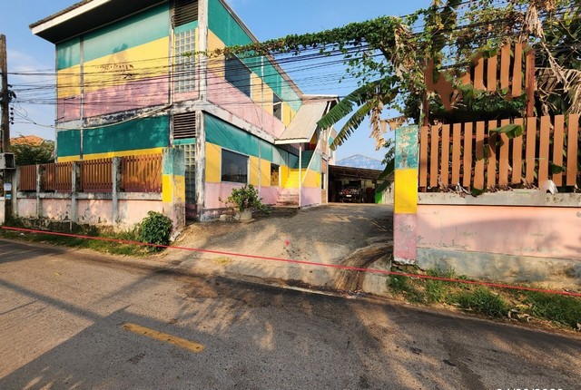 รายละเอียดเพิ่มเติมCode ID : PKK02-10802ราคาขาย        3,567,000 บาท- ขนาดพื้นที่ :   89 ตร.ว - พื้นที่ใช้สอย :    321 ตร.ม- จำนวนห้อง :   14 ห้องนอน 14 ห้องน้ำ - จอดรถ :     1-2 คัน- บ้านเดี่ยว :    1 ชั้น- บ้านเดี่ยวหันทางทิศ :- อายุอาคาร :    12 ปีพิกัดทรัพย์ :   https://maps.app.goo.gl/1y3ySkEsTXjLUMBg7สถานที่ใกล้เคียง- ใกล้โลตัส เอ็กเพรส ศรีสวัสดิ์ดำเนิน - ใกล้โลตัส เสริมไทยคอมเพล็กซ์- ใกล้โลตัส โกเฟรช ซูเปอร์มาร์เก็ต เสริมไทยพลาซ่า- ใกล้โรงพย