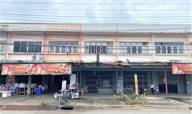 รายละเอียดเพิ่มเติมCode ID : PKK04-06313ราคาขาย         1,150,000 บาท- ขนาดพื้นที่ :   35 ตร.ว - พื้นที่ใช้สอย :    159.75 ตร.ม- จำนวนห้อง :   - ห้องนอน 1 ห้องน้ำ - จอดรถ :     1 คัน- อาคารพาณิชย์ :    2 ชั้น- อาคารพาณิชย์หันทางทิศ :- อายุอาคาร :    36 ปีพิกัดทรัพย์ :    https://maps.app.goo.gl/P3JJDLc37Fefz6GCAสถานที่ใกล้เคียง- ใกล้โลตัส โกเฟรช ชนแดน เพชรบูรณ์- ใกล้โรงพยาบาลชนแดน- ใกล้วัดศิริรัตน์วนาราม - ใกล้โรงเรียนบ้านท่าข้าม(ท่าข้ามวิทยาคาร)สอ