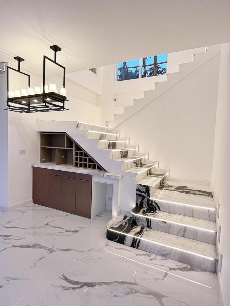 ขาย-ให้เช่าบ้านเดี่ยว 3 ชั้น ถนนราชพฤกษ์ ใกล้วงเวียนพระราม5 พร้อมสระว่ายน้ำส่วนตัว สร้างบนเนื้อที่ 200 ตรว.  พื้นที่ใช้สอย 1257 ตรม.