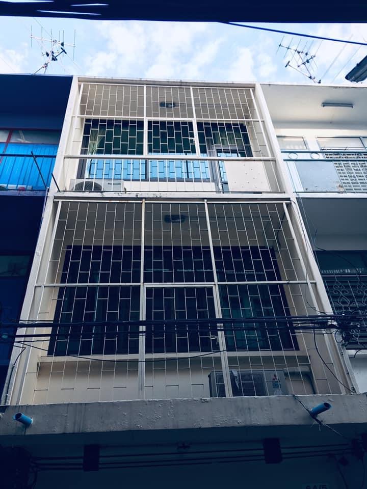 HR2769ให้เช่าตึกแถว 3 ชั้น เนื้อที่ 12 ตารางวา 2 ห้องนอน 2 ห้องน้ำ ถนนบรรทัดทอง ซอยสองพระ เหมาะสำหรับอยู่อาศัย ทำโกดังเก็บของ ออฟฟิศขนาดเล็ก สต็อกสินค้าสนใจติดต่อคุณสามารถ 0918070863 ID line : samart86312 ตร.ว. 150 ตร.ม.  2 ห้องนอน (มีแอร์ทุกห้อง) 2 ห้องน้ำ (มีฝักบัว พร้อมเครื่องทำน้ำอุ่นทั้ง 2 ห้อง) ทำเลที่ตั้ง เดินทางสะดวก ปลอดภัย มีรถโดยสารหลายสาย เข้าออกได้ 2 ทาง เข้าได้จากทางถนนสี่พระยา (เด