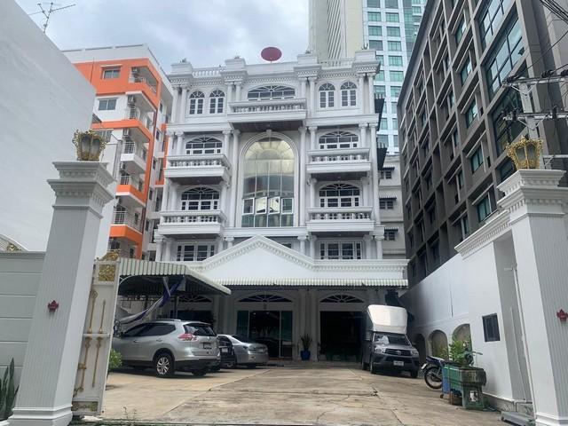 HR2759ให้เช่าอาคารสำนักงาน 6 ชั้น เนื้อที่ 274 ตารางวา  20 ห้องน้ำ ที่จอดรถ 6-8 คัน ถนนเจริญนคร คลองสาน ใกล้ไอคอนสยาม ใกล้สาทรสนใจติดต่อคุณสามารถ 0918070863 ID line : samart863ราคาเช่า 500,000 บาท/เดือน ( สัญญาเช่า 3ปี )อาคารสำนักงาน 6ชั้น ถนนเจริญนคร คลองสาน ใกล้ไอคอนสยาม ใกล้สาทร ใกล้พระราม3เนื้อที่ 274 ตารางวา พื้นที่ใช้สอย 3,300 ตารางเมตรหน้ากว้าง 19 เมตร ลึก 9 เมตร20 ห้องน้ำที่จอดรถ 6-8 คัน- ใกล้ BTSกรุงธน