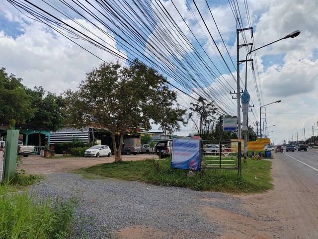 ขายด่วนหาไม่ได้แล้วที่ดินทำเลทอง 6-0-33.5 ไร่ ติดถนนสุรนารายณ์  ตรงข้ามโรงเรียนบุญเหลือวิทยานุสรณ์  อ.เมือง   จ.นครราชสีมา  ZE574