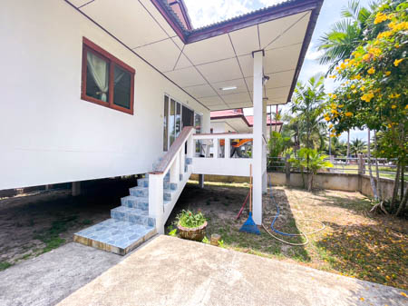 Available for rent, this vacant house offers a peaceful and serene atmosphere. Located in Mae Nam, Koh Samui, Surat Thani, it provides a multitude of amenities for a comfortable stay. The nearby river beach is just a 5-minute walk away.Features:1 Bedroom1 Bathroom1 KitchenRental Price: 13,000 - 15,000 BahtNearby Attractions:Mae Nam BeachBo Phut BeachFishermans VillageMae Nam MarketFor inquiries or to schedule a viewing, please contact:Tel. 063-080-6903 (Khun Paeng)Tel. 089-633-1978 (Khun Pan)Line ID: https://line.me/ti/p/Mfahgb8dXcThank you for your interest, and we hope you find the perfect home here![Services: Property Sales, Rentals, Consulting - All types of real estate]#HouseForRent #RoomForRent #KohSamuiApartment#KohSamui #ApartmentForRent #MaeNamBeach#BoPhut #FishermansVillage #RealEstate #PropertyConsulting