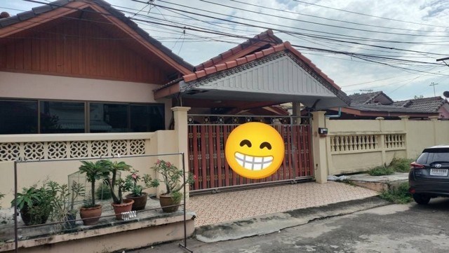 ขายที่ดินสิ่งปลูกสร้าง ทำเลดี เดินทางสะดวก  หมู่บ้านฐานทอง ซอยสวนสยาม ซ.4 บ้านเลขที่ 107/45-46ราคา 12 ล้าน ‼️ฟรีโอนที่ดินพร้อมบ้านชั้นเดียว บ้าน 2 หลังติด ขายตามสภาพ มิเตอร์น้ำ+ไฟ จำนวน 2 เครื่อง แยกตามบ้านเลขที่ ที่ตั้ง สวนสยาม ซอย4ขนาด 120 ตรว.ประตูรีโมท 1 บาน ,บานเลื่อน 1 บาน4 ห้องนอน พร้อมห้องน้ำในตัว1 ห้องน้ำ ภายในตัวบ้านจอดรถในบ้านได้ 5 คัน หน้าบ้านได้ 3 คัน สบาย สบายปั้