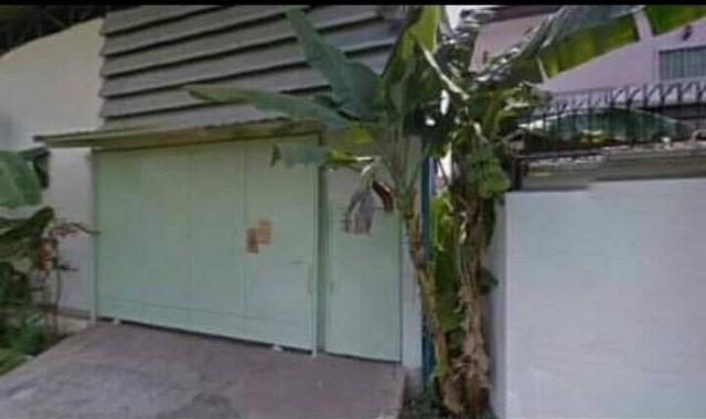 WF0361Factory With House For Sale :  Bang Khun Thianขายโรงงานพร้อมบ้าน :  บางขุนเทียนที่ตั้งทรัพย์ :  ซอยเทียนทะเล 7 แยก 6-1 ถนนบางขุนเทียน-ชายทะเล แขวงแสมดำ เขตบางขุนเทียน กรุงเทพมหานคร 10150Sale   :  11,000,000   THB AREA :  121 sq.w.(1 งาน / 21 ตร.ว) - sq.m.TYPE   :    7 Bedroom   6 Bathroom  2 Floorsรายละเอียดทรัพย์โรงงานพร้อมบ้านเดี่ยว เนื้อที่รวม 121 ตร.ว.บ้านเนื้อที่ 61 ตร.ว. 5ห้องนอน  4ห้องน้ำโรงงานเนื้อที่ 60 ตร.ว. สร้างเต็มพื้นที่สถานที่สำคัญใกล้เคียงเซ็นทรัล 