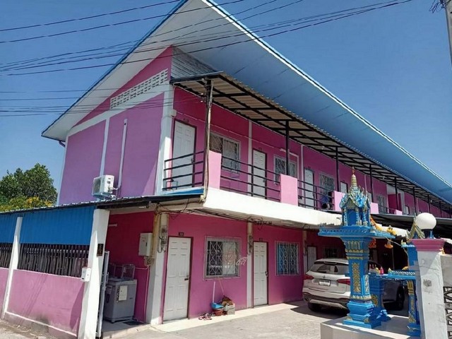 BD0754Apartment For Sale :  Chonburiขายอพาร์ตเมนต์  :  ชลบุรีที่ตั้งทรัพย์  :  ตำบลนาป่า อำเภอเมืองชลบุรี ชลบุรี 20000Sale   : 8,500,000 THB AREA :    150  sq.w (1 งาน / 50 ตร.ว)   -  sq.m.TYPE   :  20 Bedroom   20 Bathroom  2 Floorsรายละเอียดทรัพย์ห้องแอร์  14 ห้อง, ห้องเปล่า 6 ห้อง, ผู้เช่าเต็มห้องใหญ่ มีห้องน้ำและระเบียงในตัวจอดมอเตอร์ไซค์และรถยนต์ในร่มสถานที่สำคัญใกล้เคียงโรบินสัน ชลบุรี, แม็คโคร อมตะนครโรงเรียนวัดท้องคุ้งโรงพยาบาลค่ายนวมินทราชิ�