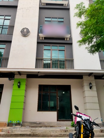 BD0751Shop House For Sale :  Ramkhamhaeng 53ขายอาคารพาณิชย์  :  รามคำแหง 53ที่ตั้งทรัพย์  :  ซอยรามคำแหง 53 แขวงพลับพลา เขตวังทองหลาง กรุงเทพมหานคร 10310Sale   : 7,210,000 THB AREA :    22   sq.w.  -   sq.m.TYPE   :  - Bedroom   3 Bathroom  4 Floorsรายละเอียดทรัพย์อาคารใหม่ หน้ากว้าง 5 เมตรเป็น community mall ขนาดใหญ่เข้า-ออกได้หลายเส้นทางสถานที่สำคัญใกล้เคียงบิ๊กซี หัวหมาก, ตลาด กกท.มหาวิทยาลัยรามคำแหงโรงพยาบาลรามคำแหงPlease contact me for more information and pictures.0646654666 Khun.Kreing ( เกรียง )0801532451Line :