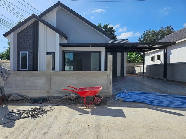 ขายบ้านเดี่ยวมือ 1 ขนาด 60 ตรว. เหลือแปลงสุดท้ายแล้วครับ ซอยฟาร์มจระเข้ เลียบมอเตอร์เวย์พัทยารหัส TTR 1458พื้นที่ 60.3 ตารางวา จอดรถในบ้าน 2 คัน3 ห้องนอน 2 ห้องน้ำ 1 ห้องครัวราคาปกติ 3.99 ลบ.จร้าจองวันนี้พร้อมรับของแถมมากมายฟรี ชุดห้องนอน 3 ห้องฟรี ผ้าม่านกันแสงทั้งหลังพร้อมม่านโปร่งฟรีชุดโซฟาห้องรับแขกฟรีชุดโต๊ะทานอาหาร6ที่นั่งฟรีบิ้วอินชั้นวางทีวี ห้องรับแขกฟรีเคา