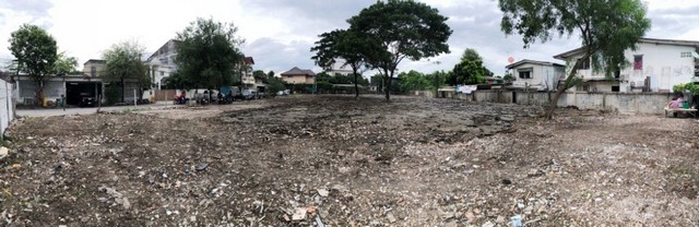 TD520ขายที่ดินแปลงงาม :  รามคำแหง 68Land With Building Sale  :  Ramkhamhaeng 68For Sale : 51,500,000 THBทำเลที่ตั้ง :  ซอยรามคำแหง 68 แขวงหัวหมาก เขตบางกะปิ กรุงเทพมหานคร 10240รายละเอียดทรัพย์ ที่ดินเปล่า พื้นที่ 1 ไร่ 2 งาน 47 ตร.ว.หน้ากว้าง 70 เมตร ลึก 33 เมตรจากปากซอย 700 เมตรสถานที่สำคัญใกล้เคียงเดอะมอลล์ บางกะปิ, เดอะ พาซิโอ ทาวน์โรงเรียนนานาชาติแมนดารินโรงพยาบาลเกษมราษฎร์ รามคำแหงข้อมูลเพิ่มเติม/สนใจนัดชม0646654666 Khun.Krei