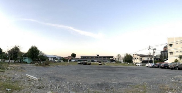 TD518ขายที่ดินแปลงงาม :  ลาดพร้าว 71 Land With Building sale  :  Ladprao 71For Sale : 150,000,000 THBทำเลที่ตั้ง :  ซอยสังคมสงเคราะห์ 14 แขวงลาดพร้าว เขตลาดพร้าว กรุงเทพมหานคร 10230รายละเอียดทรัพย์ ที่ดินเปล่า พื้นที่ 2 ไร่ 41 ตร.ว.เข้าจากปากซอยมาประมาณ 100 เมตรถมแล้ว ราคาต่อรองได้สถานที่สำคัญใกล้เคียงบิ๊กซี ลาดพร้าว, เซ็นทรัล อีสต์วิลล์โรงเรียนนวมินทราชินูทิศ บดินทรเดชาโรงพยาบาลเปาโล โชคชัย 4ข้อมูลเพิ่มเติม/