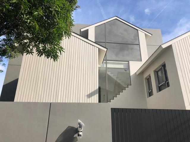 C3985 ให้เช่าโฮมออฟฟิศ 3 ชั้น ถนนสุขุมวิท 71 ปรีดีพนมยงค์ 14 หลังมุม รีโนเวทใหม่ ย่านพระโขนง ใกล้BTS พระโขนงเนื้อที่ 60 ตารางวา พื้นที่ใช้สอย 350 ตรม. 3 ห้องนอน 3 ห้องน้ำ 2 ห้องนั่งเล่น ห้องแม่บ้าน + พร้อมห้องน้ำ จอดรถ 2 คันสนใจนัดชมติดต่อ รหัสประกาศC3985 คุณเฟลม  0638956397ID line : 0638956397: https://line.me/ti/p/LTVhEi9gAFC3985 ให้เช่าโฮมออฟฟิศ 3 ชั้น ถนนสุขุมวิท 71 ปรีดีพนมยงค์ 14 หลังมุม รีโนเวทใหม่ ย่านพระโขนง ใกล้BTS พระโ