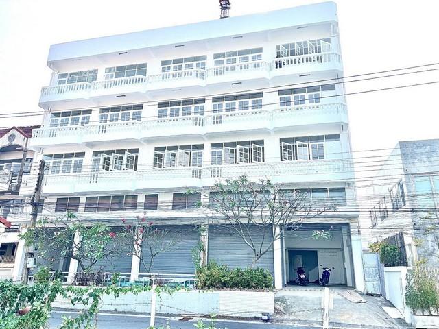 BH2514 ให้เช่าอาคาร พื้นที่ใช้สอย 510 ตรม.ย่านวชิรธรรมสาธิต ใกล้วัดวชิรธรรมสาธิต เหมาะทำคลังสินค้า ออฟฟิศ contact : คุณบัว Bua Agent 0936464597, 0826914598Line : Bua093ค่าเช่า 60,000 บาทต่อเดือน ให้เช่าอาคาร ย่านวชิรธรรมสาธิต ใกล้วัดวชิรธรรมสาธิต รายละเอียดแบ่งเช่าอาคาร ชั้น 1 เป็นอาคาร 1 คูหา พื้นที่ใช้สอย 50 ตรม. ชั้น 2 และ ชั้น 3 เป็นอาคาร 5 คูหา(ไม่เต็มพื้นที่) พื้นที่ใช้สอยต่อชั้น 230 ตรม. แต่ละชั้นมีห้อง