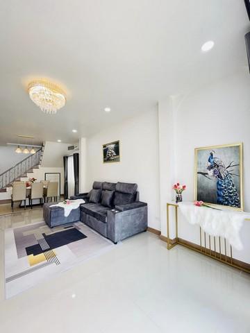 C3967 ขายบ้านเดี่ยว 2 ชั้น ซอยพหลโยธิน 48 รีโนเวทใหม่พร้อม เฟอร์นิเจอร์ใหม่ ใกล้รถไฟฟ้าสถานีสายหยุดเนื้อที่ 59 ตร.วา พื้นที่ใช้สอย 242 ตรม. 4 ห้องนอน 3 ห้องน้ำ 1 ห้องครัวและโซนรับประทานอาหาร 1 ห้องนั่งเล่น 2 ที่จอดรถสนใจนัดชมติดต่อ รหัสประกาศC3967คุณเฟลม  0638956397ID line : 0638956397: https://line.me/ti/p/LTVhEi9gAFC3967 ขายบ้านเดี่ยว 2 ชั้น ซอยพหลโยธิน 48 รีโนเวทใหม่พร้อม เฟอร์นิเจอร์ใหม่ ใกล้รถไฟฟ้าสถานีสายหยุดเน