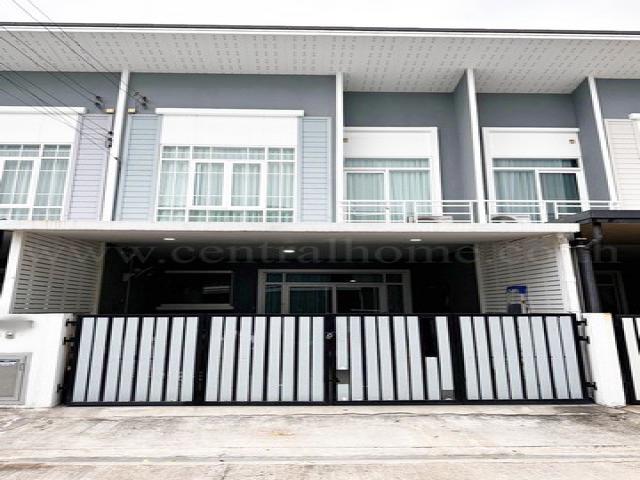 รหัสทรัพย์  4508ทาวน์เฮ้าส์ กัสโต้ ดอนเมือง สรงประภาที่ตั้ง ซอยเดชะตุงคะ 1 แขวงสีกัน เขตดอนเมือง กรุงเทพมหานคร 10210รายละเอียดทรัพย์- ทาวน์เฮ้าส์ 2 ชั้น, ขนาดพื้นที่ 21.2 ตารางวา, พื้นที่ใช้สอย 131 ตารางเมตร- 4 ห้องนอน, 3 ห้องน้ำ, 1 ห้องนั่งเล่น, 1 ห้องครัว, 1 ที่จอดรถ (มีห้องนอนชั้นล่าง)- เฟอร์นิเจอร์บิวท์อินทั้งหลัง พร้อมแอร์ 5 เครื่อง- หน้าบ้านหันทางทิศใต้ ลมเย็น ไม่ร้อน- บ้านสภ