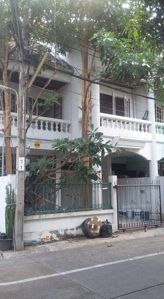 ให้เช่าทาวเฮ้าส์ 2 ชั้นห้องหัวมุม 4 ห้องนอน โครงการภัทราวิลล่า พระราม 3 ซอย 23 ใกล้ Home Pro พระราม3 