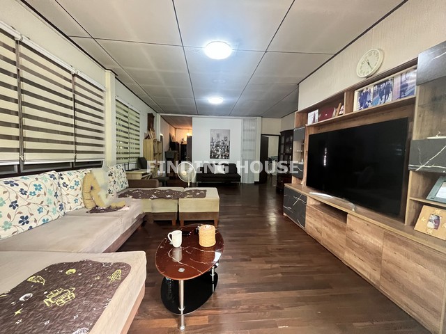 ขายที่ดินพร้อมบ้านเดี่ยว 1 ชั้น ลาดประเค้า ซอย 5 เนื้อที่ 200 ตร.ว. 4 นอน 1 น้ำ ถนนลาดปลาเค้า เขตลาดพร้าว กทม.