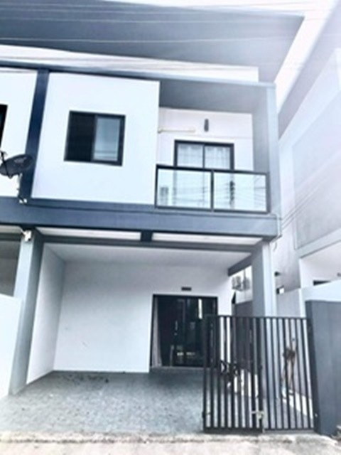 บ้านหัวมุมใหม่ จันทบุรี  ตลาดพึ่งจิต เฟอร์พร้อมอยู่ 26ตรว.156ตรม. 2นอน 2น้ำ 2จอดรถ 3แอร์ ตลาดเจริญสุข ม.รำไพพรรณี ให้เช่า หรือขาย 
