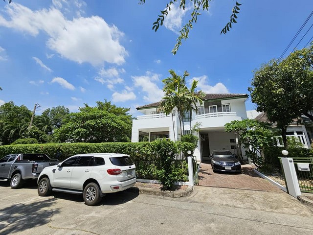 รหัส# TO837 ให้เช่าบ้านเดี่ยว 2 ชั้นหลังมุม 95 ตรว. 4 ห้องนอน หมู่บ้านโฮมเพลส รามคำแหง 140  ใกล้ทะเลสาบ บรรยากาศดี*** ราคาเช่า 45,000 บาท/เดือน บ้านเดี่ยว 2 ชั้นหลังมุม หมู่บ้านโฮมเพลส รามคำแหง 140เนื้อที่ 95 ตารางวา 4 ห้องนอน 3 ห้องน้ำ 1 ห้องครัว ห้องรับแขก ห้องนั่งเล่นห้องแม่บ้าน + ห้องน้ำ แยกต่างหากห้องรับแขกและห้องนอนมีแอร์ทุกห้อหลังหัวมุมจอดรถได้หลายคันสิ่งอำนวยความสะดวก– sp