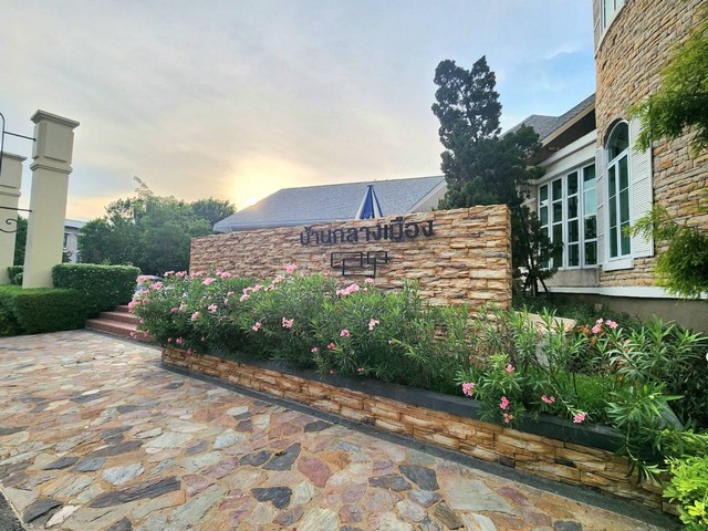 รหัส# TO836 ให้เช่าและขายทาวน์โฮม 3 ชั้น 3 ห้องนอน โครงการบ้านกลางเมือง นวมินทร์ 42 ตรงข้ามตลาดอินทรารักษ์*** ราคาเช่า 20,000 บาท/เดือน *** ราคาขาย 4,350,000 บาท ทาวน์โฮม 3 ชั้น โครงการบ้านกลางเมือง นวมินทร์ 42 พื้นที่ใช้สอย 150 ตร.ม.3 ห้องนอน 3 ห้องน้ำครัวต่อเติมบิ้วอินใหม่ ต่อเติมห้องซักล้างแยกส่วนต่อเติมห้องพระติดมุ้งลวด เหล็กดัด ติดผ้าม่านทุกชั้นแอร์ 2 ตัว (ชั้น 1 กับ ชั้น 2 )ประตูบ้า