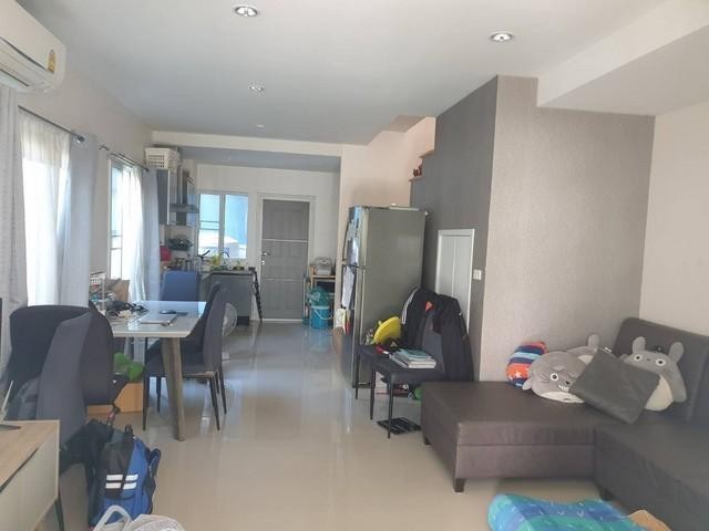 PT12 ขาย ทาวน์โฮม 3 ชั้น หลังมุม 27 ตรว. โครงการ เดอะ แพลนท์ ซิตี้ นวมินทร์ THE PLANT CITI NAVAMIN 86 ใกล้ Tesco Lotus สุขาภิบาล 1 บ้านหันหน้าไปทางทิศใต้*** ราคาขาย 4,200,000 บาทติดต่อ คุณช่อผกา 0616198565 LINE 0616198565ทาวน์โฮม 3 ชั้นหลังมุม โครงการเดอะแพลนท์ ซิตี้ นวมินทร์ 86- เนื้อที่ 27.1 ตร.วา- พื้นที่ใช้สอย 142 ตร.ม.- หน้ากว้าง 4.2 เมตร พื้นที่ข้างบ้าน 2 เมตร- 3 ห้องนอน- 3 ห้องน้ำ- มีห้องเก็บของใต้บันได- จอดรถในบ้าน 1 คัน- แถมแอร