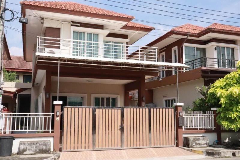 HR6762ให้เช่าบ้านเดี่ยว 2 ชั้น 3 ห้องนอน- 3 ห้องน้ำ หมู่บ้านพนาสนธิ์วิลล่านิมิตใหม่ ซอยนิมิตใหม่9/1สนใจติดต่อคุณสามารถ 0918070863 ID line : samart863ค่าเช่า 18,500 บาท/เดือน ประกัน 2 ล่วงหน้า 1 สัญญา 1ปี** ไม่อนุญาตให้เลี้ยงสัตว์ทุกชนิดรายละเอียด- 3 ห้องนอน- 3 ห้องน้ำ- 2 ที่จอดรถ- ห้องนั่งเล่น- 1 ห้องอเนกประสงค์- ห้องครัว- โซนซักล้าง/ตากผ้า/วางเครื่องซักผ้า- แปลงผัก- ระเบียง- ห้องเก็บของใต้บันไดเครื