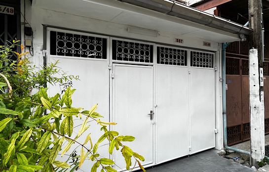 ให้เช่าทาวน์เฮาส์ 3 ชั้นปรับปรุงใหม่ 3 ชั้น เนื้อ 18 ตร.ว. 3 ห้องนอน 2 ห้องน้ำ ซอยลาดพร้าว 109