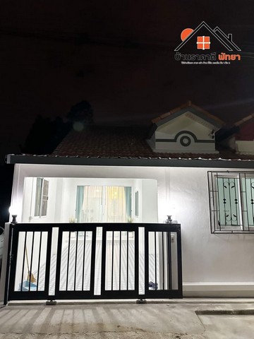 ขายถูกทาวน์เฮ้าส์หมู่บ้านรัตนากร 8 (ฟาร์มม้าแคะ)เมืองพัทยา อำเภอ บางละมุง ชลบุรี  รหัส TTR1463 ขนาดพื้นที่ 24 ตารางวา หลังมุม ฟรี เฟอร์นิเจอร์ครบ พร้อมหิ้วกระเป๋าเข้าอยู่ ฟรี ผ้าม่านเกรด Premium  ฟรี ของตกแต่งให้ทุกอย่างขายต่ำกว่าราคาประเมินราคา 1,790,000 บาทค่าโอน + ภาษี 50:50 ยื่นกู้ให้ฟรี เช็ควงเงินกู้ฟรีไม่มีค่าใช้จ่ายสอบถามเพิ่มเติม/นัดชมโครงการ ยินดีให้บริการค่ะสนใจติ
