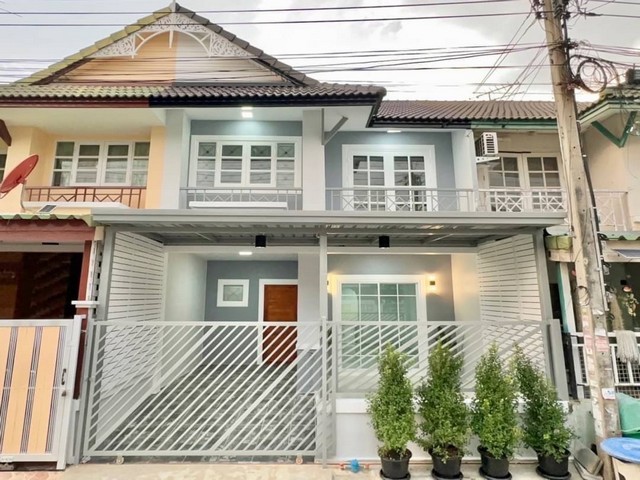 รหัสทรัพย์Rs-L A002276เปิดทำเลดีทาวน์เฮ้าส์ พร้อมอยู่อ. บางใหญ่ จ.นนทบุรี โครงการมีนิติบุคคล---------------------------------หมู่บ้านพฤกษา 14 เอ หน้าบ้านหันทิศใต้รายละเอียด-18 ตารางวา-3นอน-2น้ำ -1ห้องครัว -หน้าบ้านกว้าง 6 เมตร -จอดรถได้1คัน  -มีบริเวณนั่งเล่นหน้าบ้าน- มีรถตู้หน้าหมู่บ้านไปเซ็นทรัลเวสต์เกต ปิ่นเกล้าและเดอะมอลงามวงศ์วาน-หน้าหมู่บ้านและหลังหมู่บ้านมีบิ๊กซี//ซีเจ และร้านสะดว